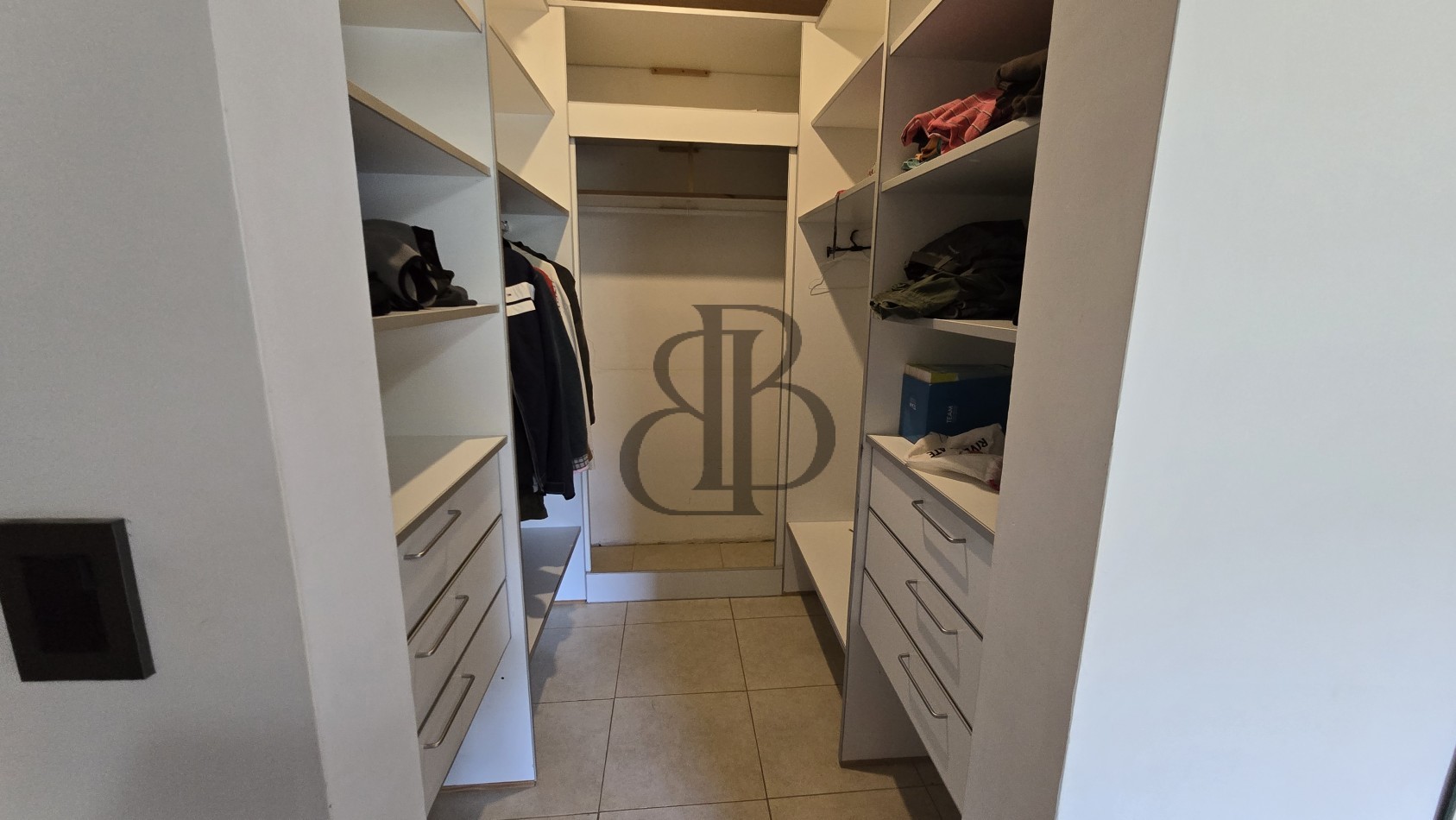 CASA EN VENTA 2 PLANTAS 3 DORM ZONA SUR