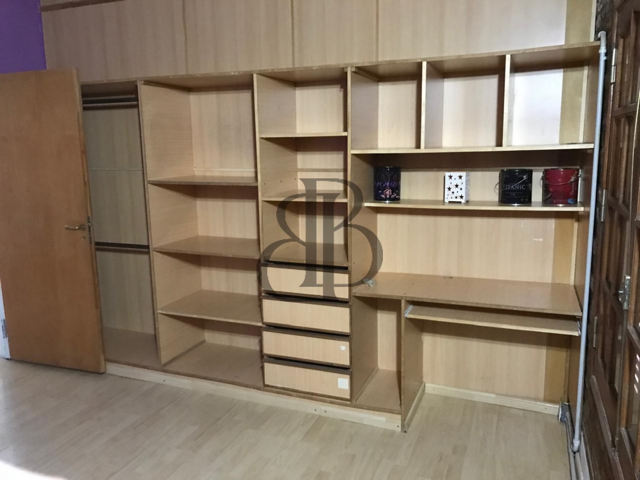 CASA CON PILETA EN VENTA A 3 CUADRAS DE AV POLONIA