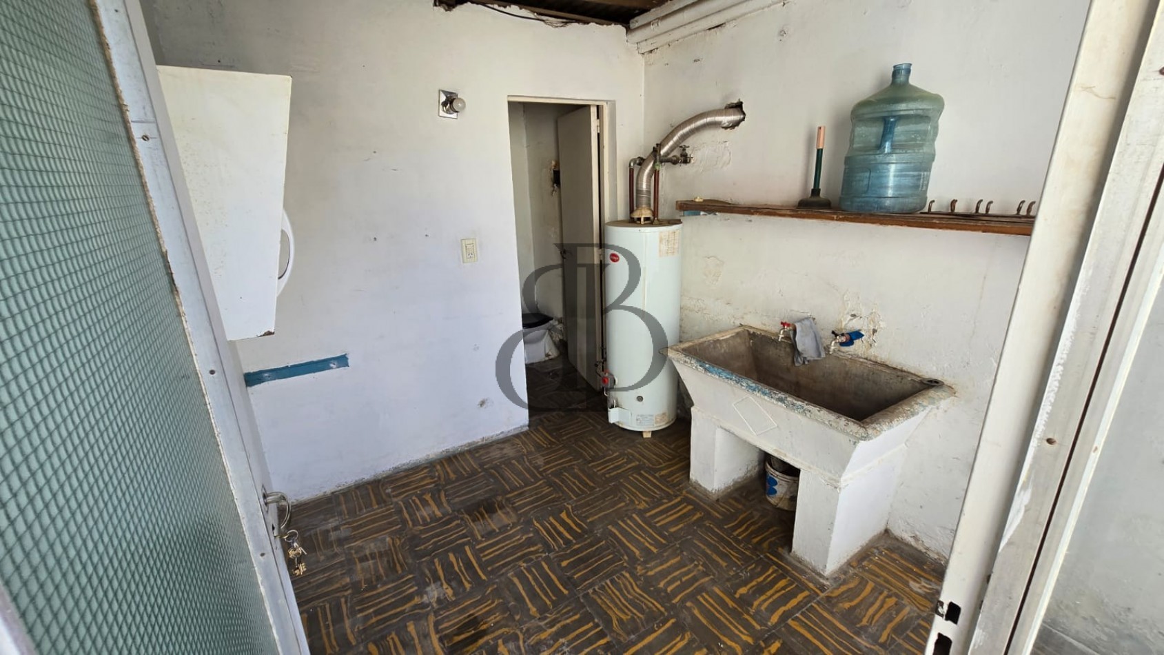 CASA EN VENTA DE 3 DORMITORIOS