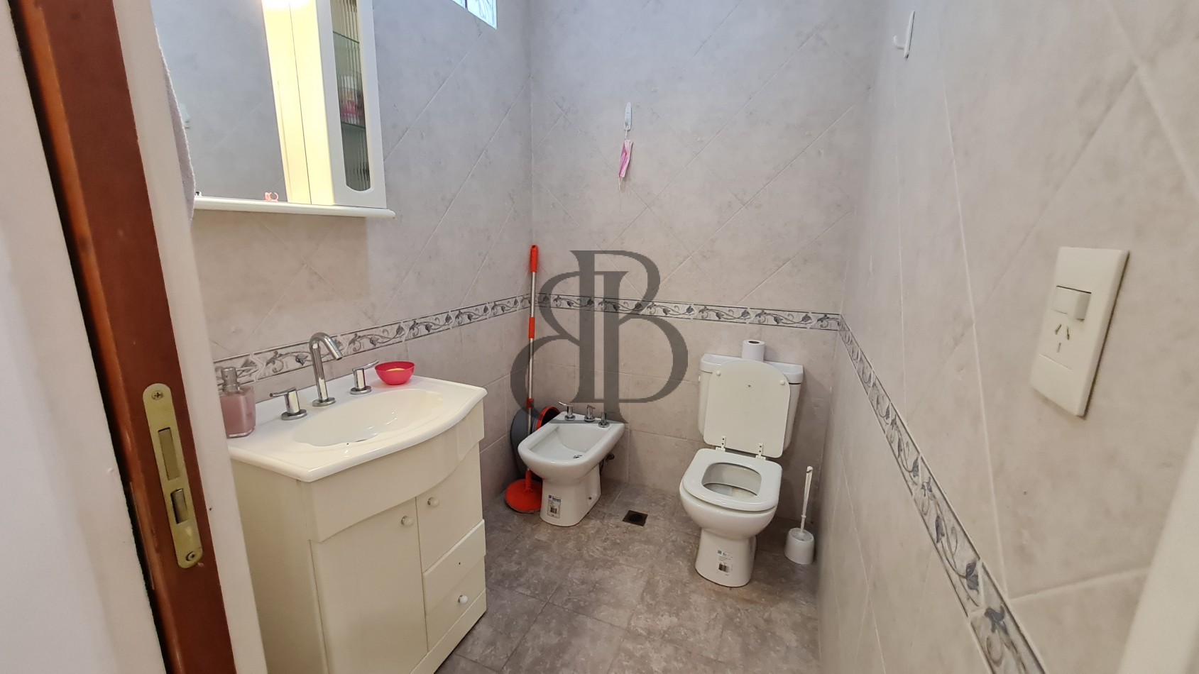 CASA + LOCAL EN VENTA B° PUEYRREDON