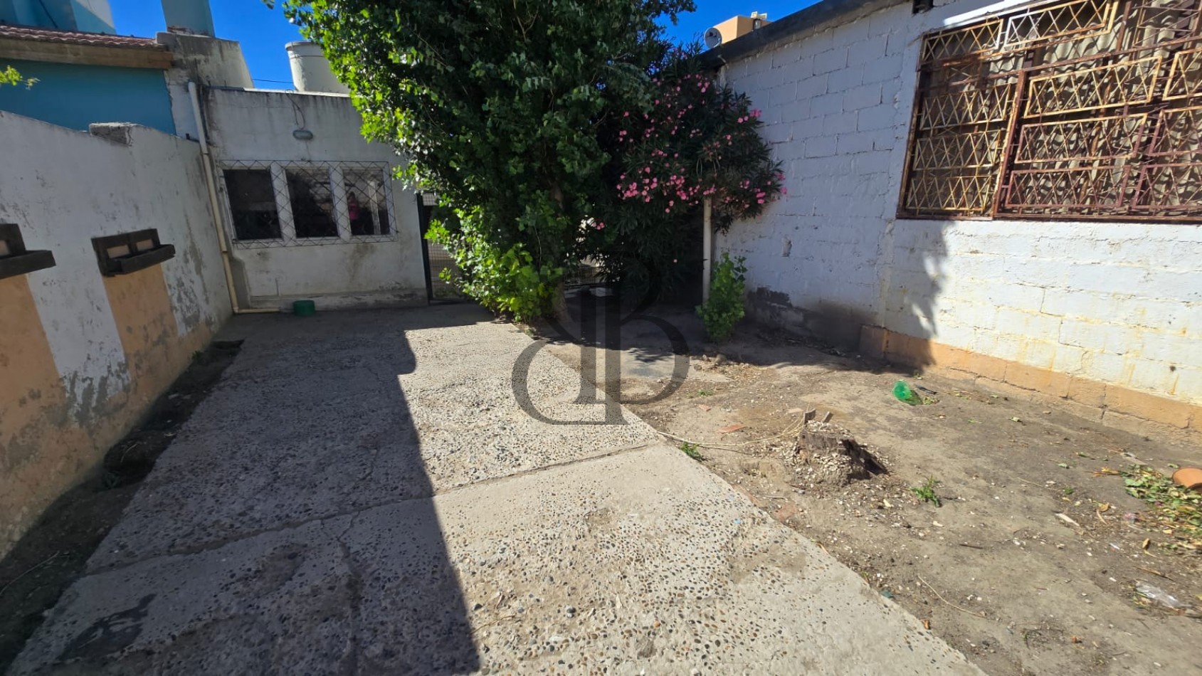 CASA EN VENTA DE 3 DORMITORIOS