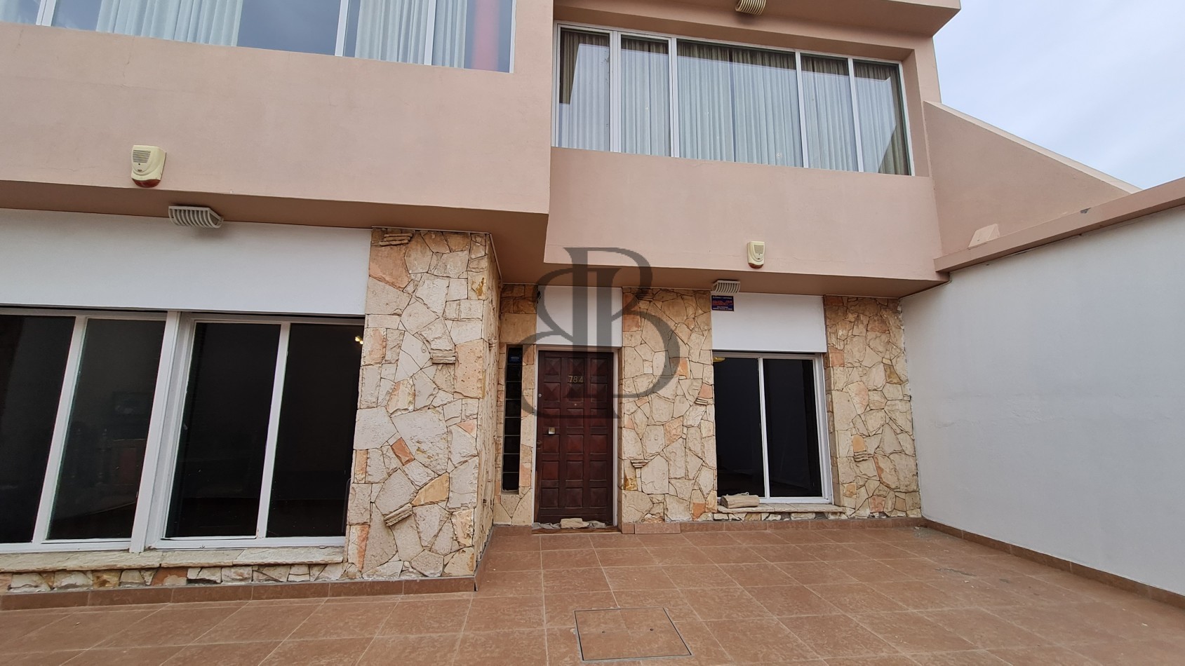 CASA + LOCAL EN VENTA B° PUEYRREDON