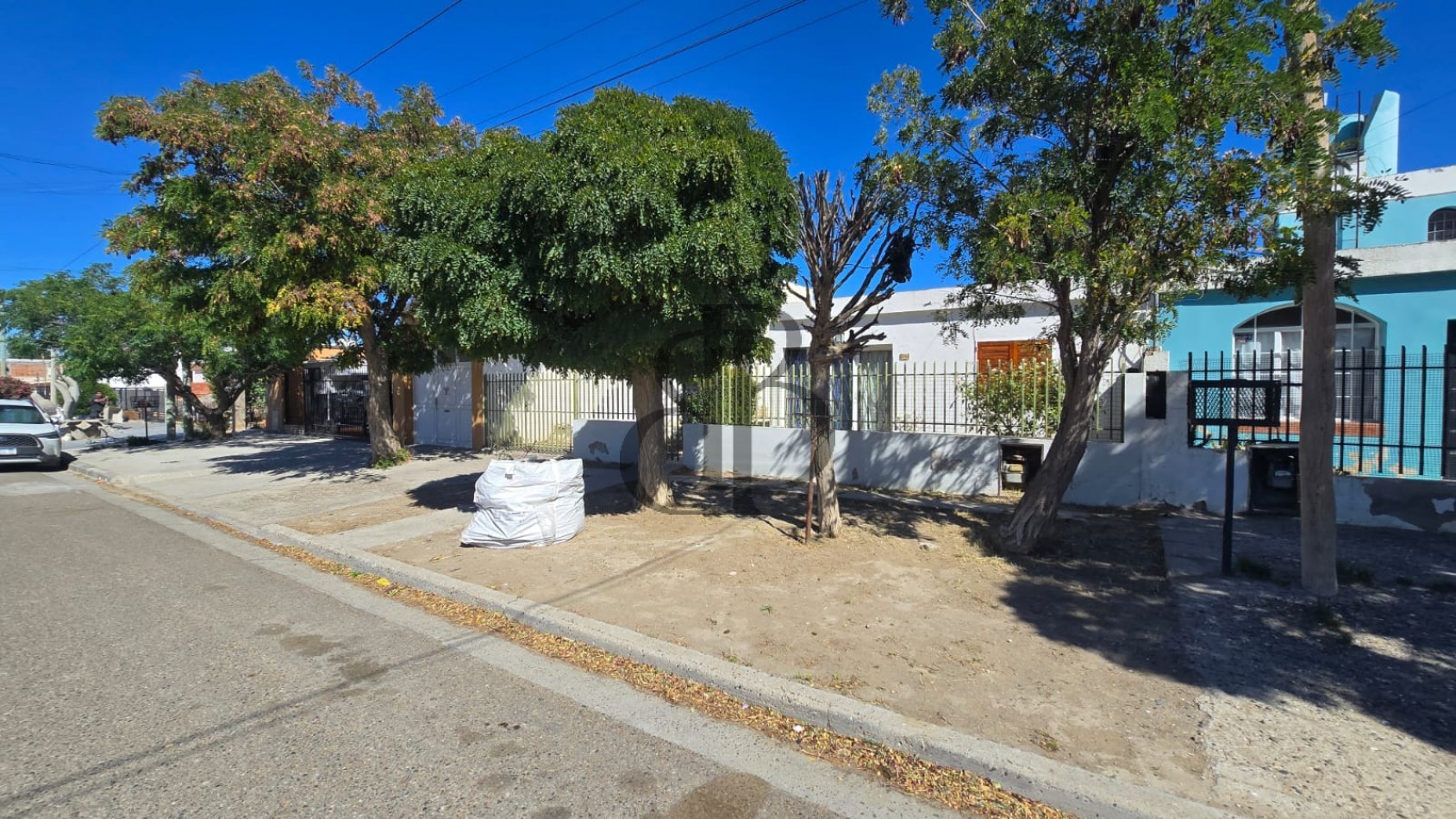 CASA EN VENTA DE 3 DORMITORIOS