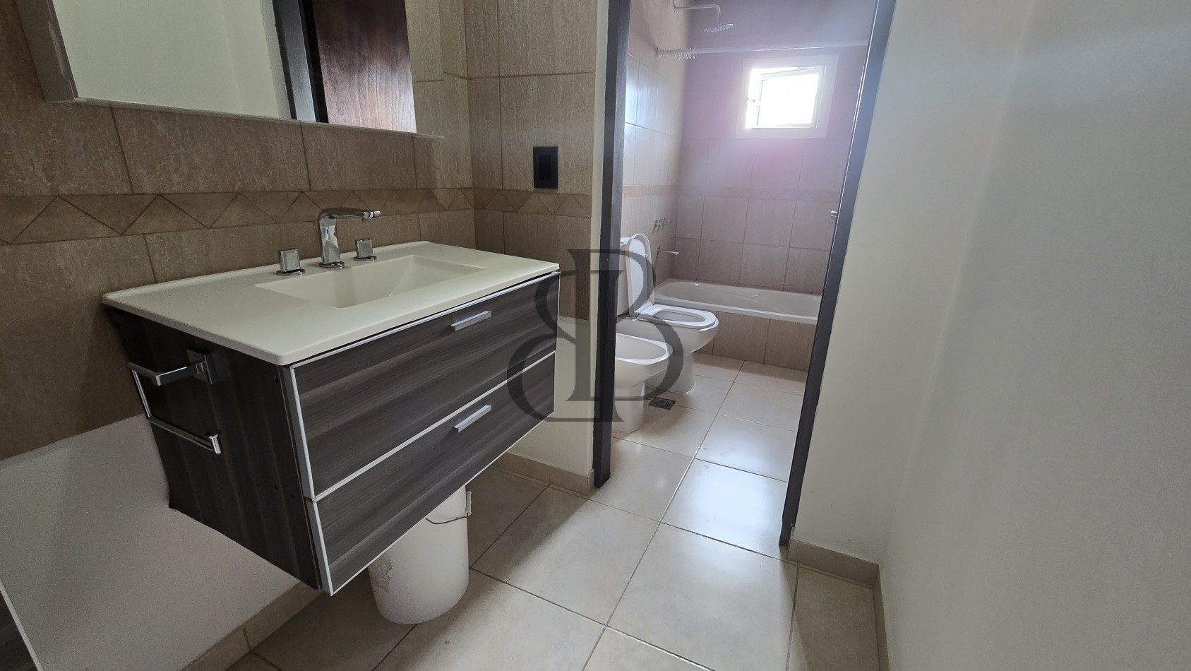 CASA EN VENTA 2 PLANTAS 3 DORM ZONA SUR