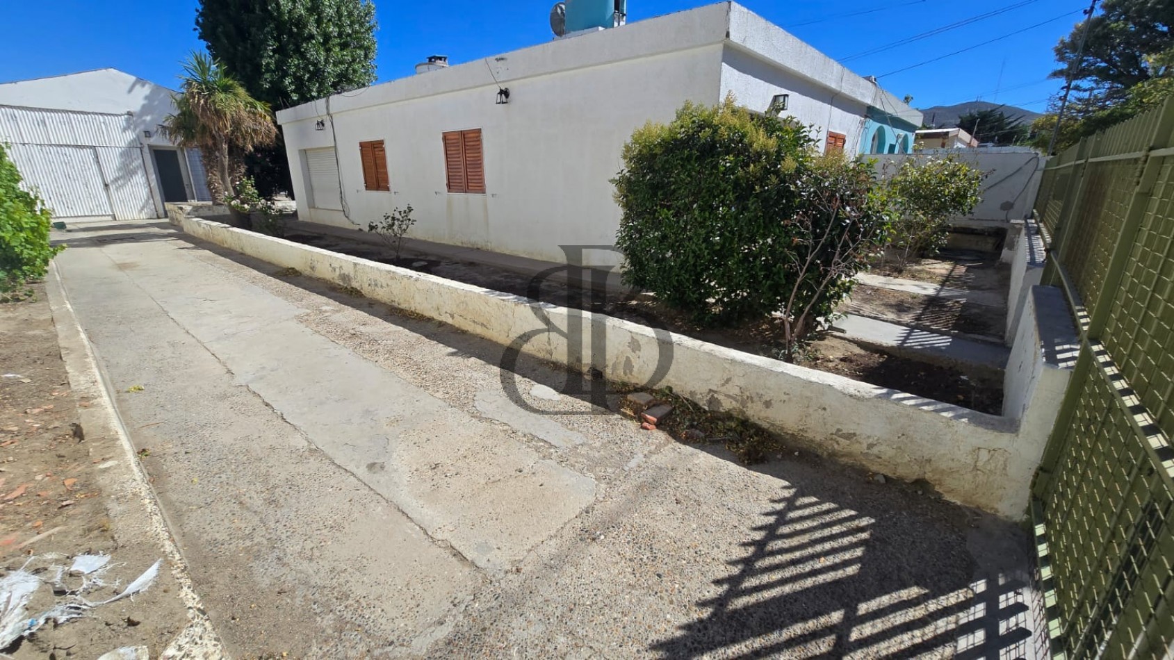 CASA EN VENTA DE 3 DORMITORIOS