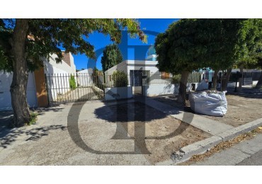 CASA EN VENTA DE 3 DORMITORIOS