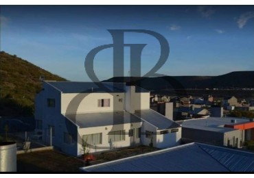 CASA EN VENTA 2 PLANTAS 3 DORM ZONA SUR
