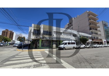 PROPIEDAD EN ESQUINA CENTRICA A LA VENTA